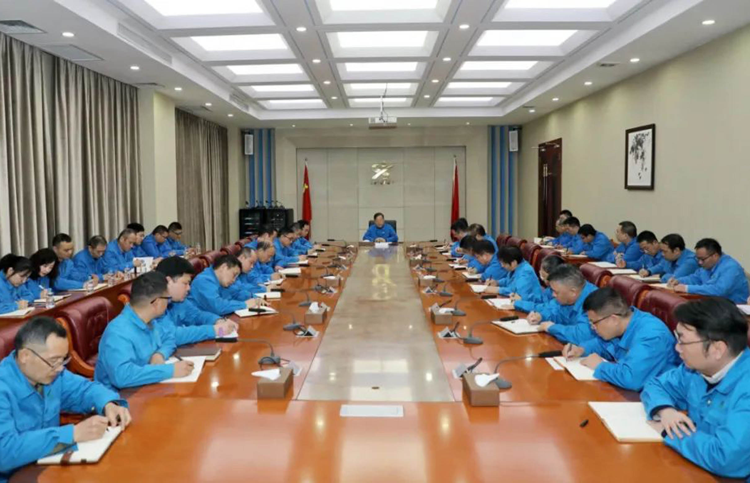 學(xué)習(xí)民營(yíng)企業(yè)座談會(huì)精神——森源集團(tuán)：發(fā)揮裝備能力強(qiáng)、制造能力強(qiáng)、創(chuàng)新能力強(qiáng)的優(yōu)勢(shì)，堅(jiān)守主業(yè)、做強(qiáng)實(shí)業(yè)。